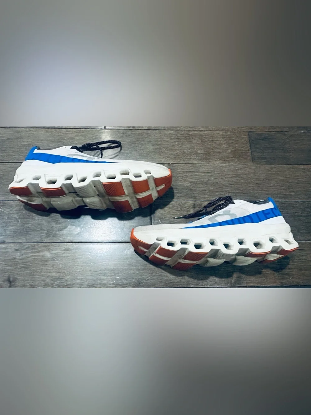 On Cloud Women’s Sz 10 Frost/Cobalt Cloudmonster Running Shoes